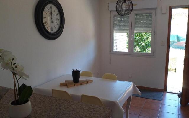 Maison T3 jardin proche remparts Aigues Mortes