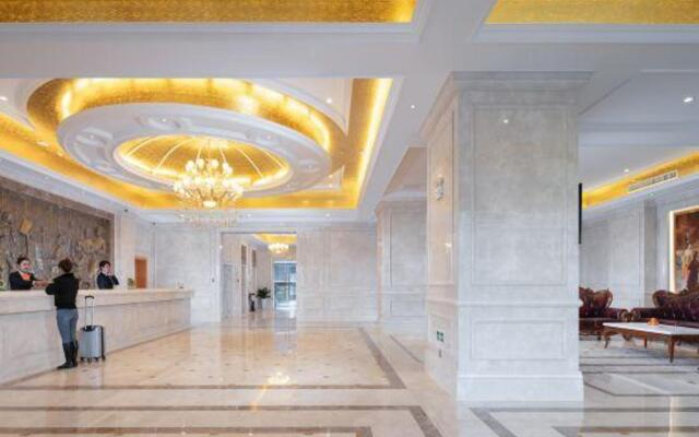 Vienna International Hotel (Baoji High-speed Railway Station)