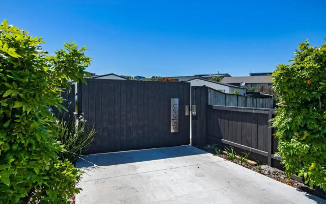 Sunnyside Spa Retreat - Mangawhai Holiday Home