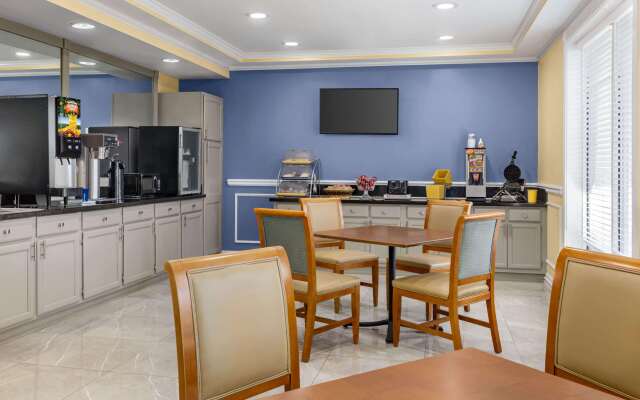 Days Inn by Wyndham Kingsland GA