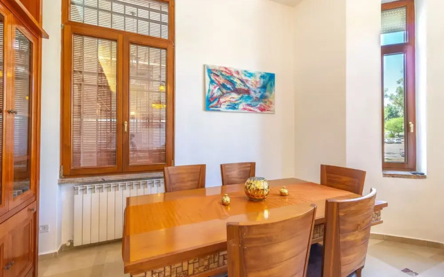 Art apartment in Mamila