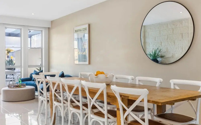 Waterfront Martha Cove Getaway 250m From Beach