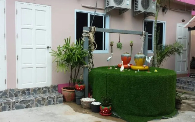 Sairee Center Guesthouse