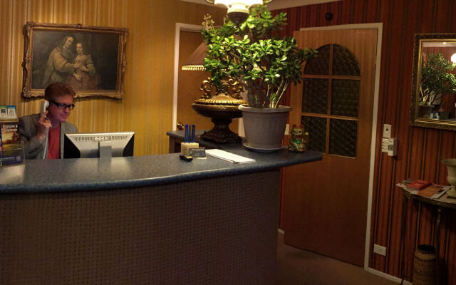 White Lanterns Motel