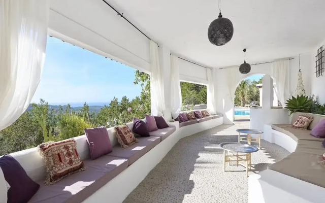 Hillside Villa With Sea-views