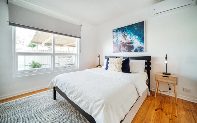 Urban Beach Shack-Metres from the Beach & Cafes