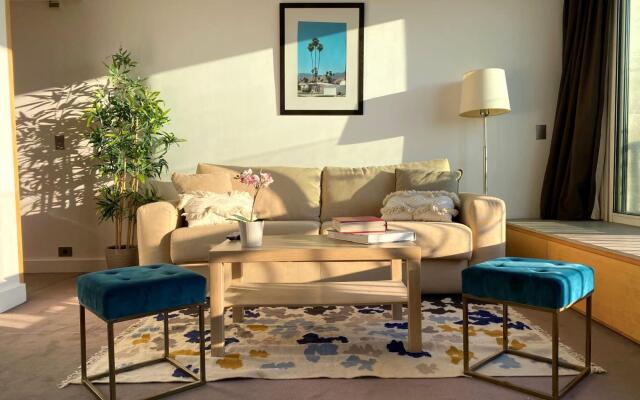 1610B - Stunning studio with Champs Elysées Views!