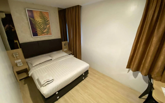 RedDoorz Premium near Grand Batam Mall