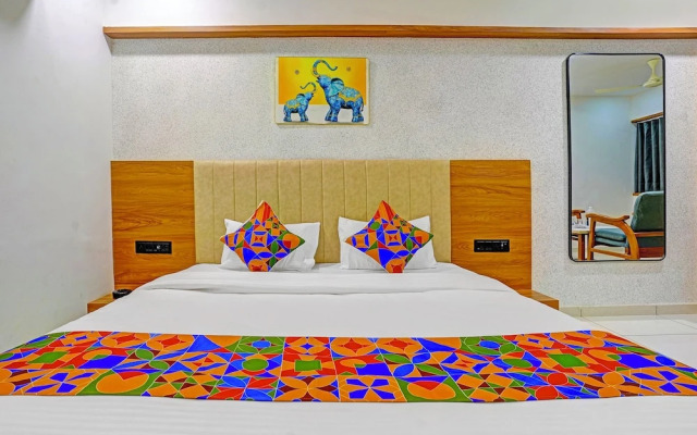 Fabhotel Royal Manor