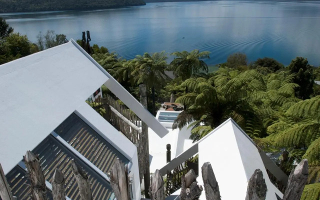 te Whare -Lake Tarawera tree-top nest