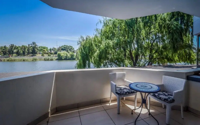 ANEW Hotel & Convention Centre OR Tambo