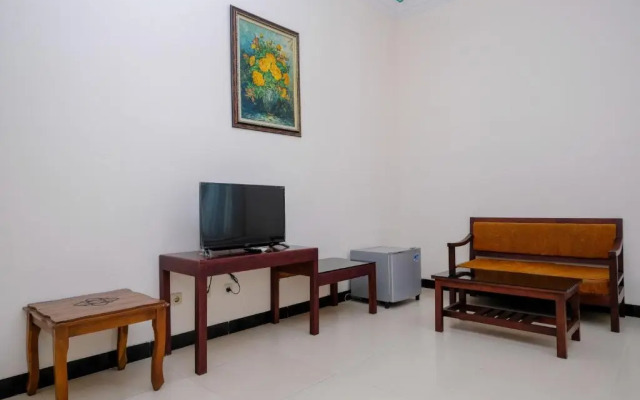 Hotel Savitri Country
