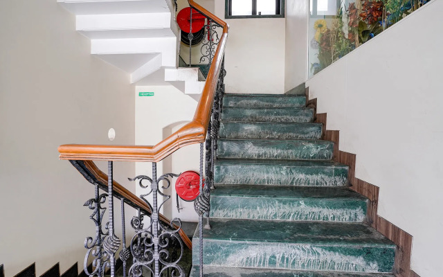 Fabhotel Heritage Palace