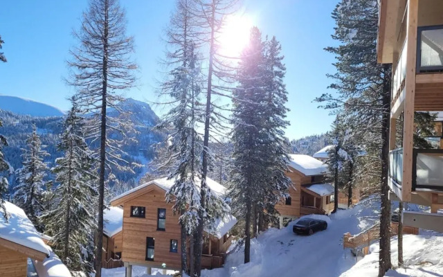 Lovely Chalet With hot tub