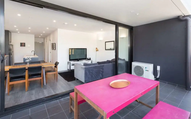 Executive 2br Caulfield North