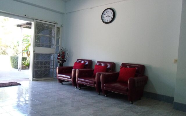 Albatross Guesthouse @ Thungwualaen Beach