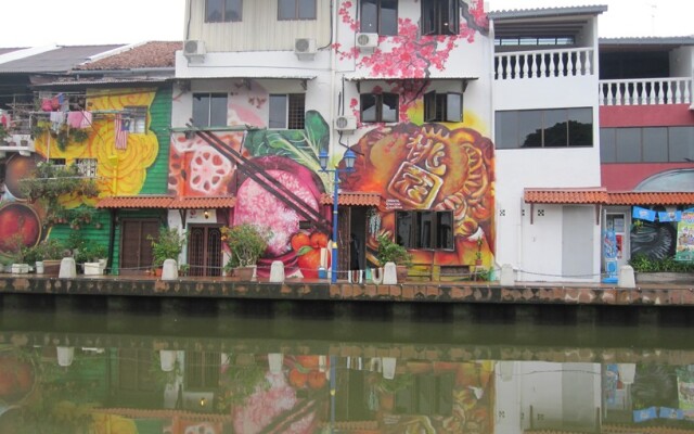 Oriental Riverside Guesthouse