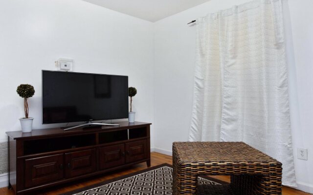 Racpanos Modern Stay on Ocean Avenue