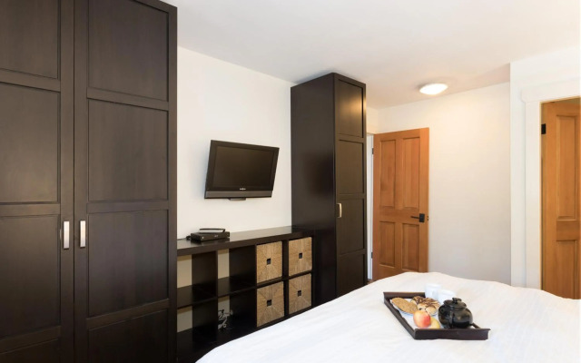 Glacier Lodge - Luxury Condo