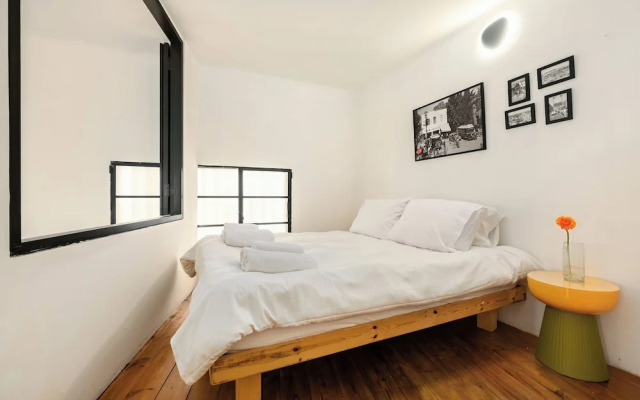 Modern-Rustic Haven in the City by Sea N Rent