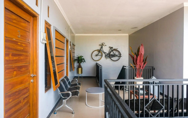 Super OYO 1226 Al Abror Homestay