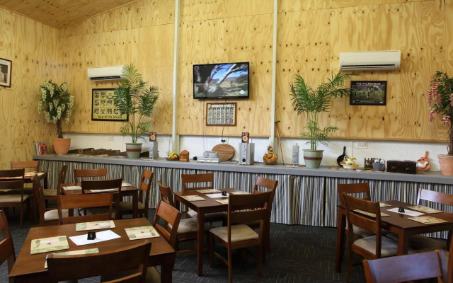 Bottlebrush Motel