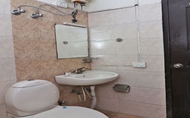 Glorious Stayz 53 Deluxe by OYO Rooms