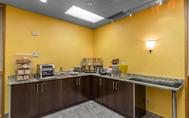Quality Inn & Suites Bay Front
