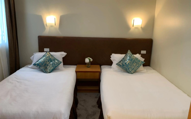 Boulevard Hotel