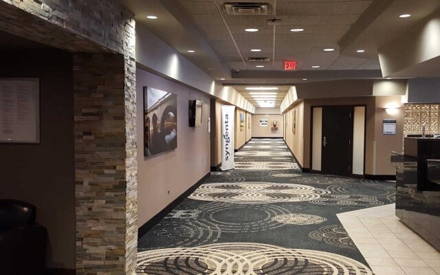 Clarion Hotel & Suites