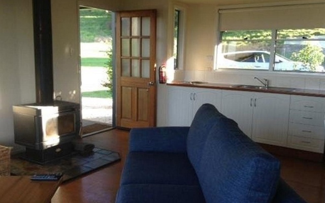Spring Creek Mountain Cafe & Cottages – Guest Rooms – The Falls