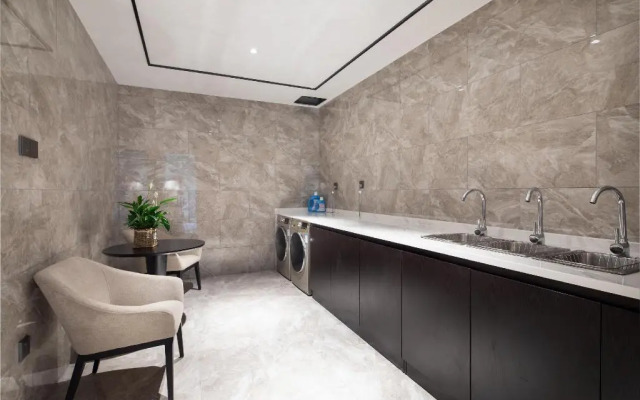 Rezen Dong Hotel (Hangzhou Xixi Longhu Paradise Walk)