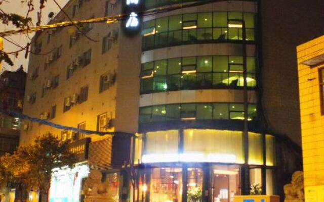 Jiqing Hotel (Kunming Green Lake)