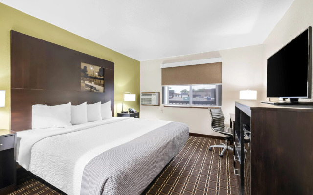 Super 8 by Wyndham La Crosse