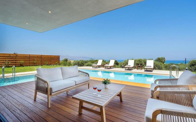 Sea View 4 Bedroom Villa With a Heated Pool