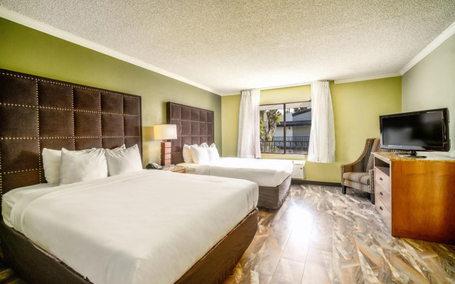 The Buena Park Hotel & Suites