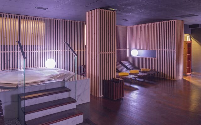 Monica Hotel