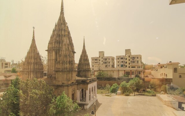 Fabhotel Deepak Palace