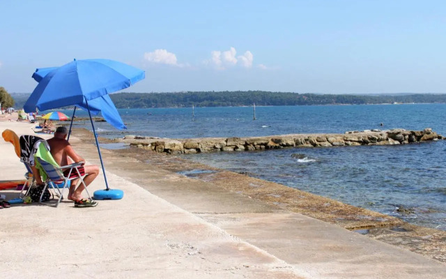 Apartments with a parking space Novigrad - 2536