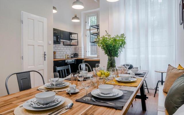 Modern and Huge APTs in Center by Michal&Friends