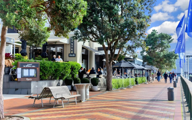 Waterfront 1BR Princes Wharf Apartment