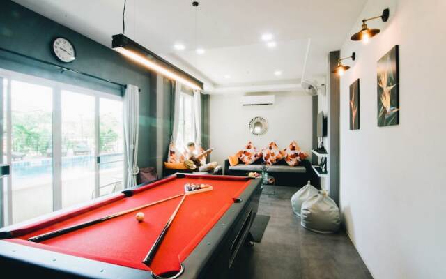 Villa Rajapruek Entire 3 villas 7 bedrooms near airport