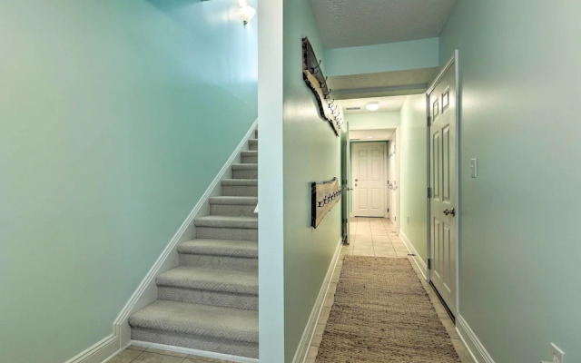 Bright Manistee Condo w/ Beach + Pool Access!