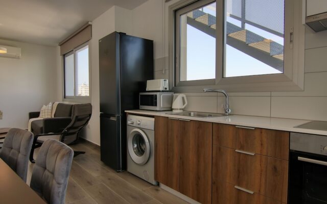 Phaedrus Living Coral Suites Bliss