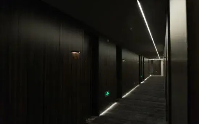 Platinum Palace  ·  Summit  Hotel