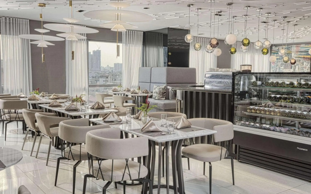 Novotel Suites Manila at Acqua