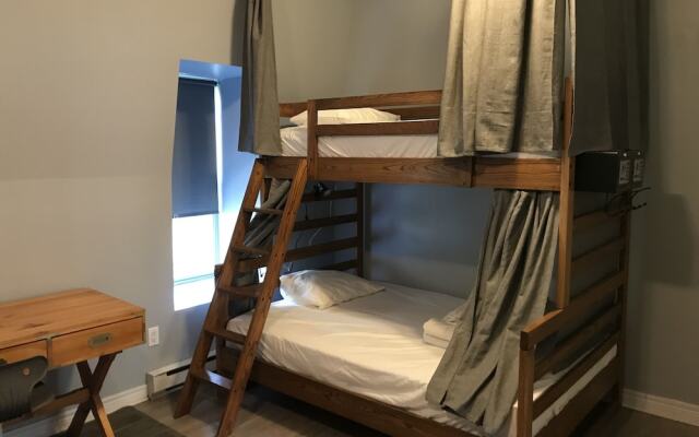 The Clarence Park - Hostel