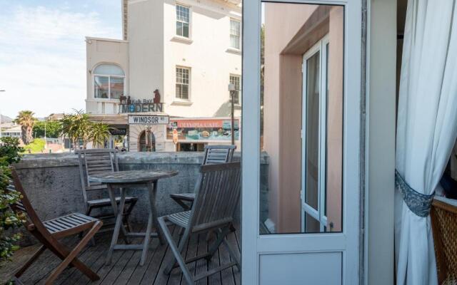 The Quays, Majestic Village