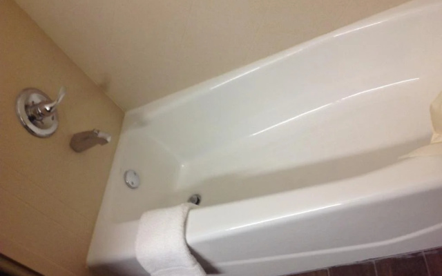 La Plaza Inn & Suites