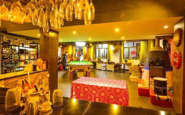 Comma Travel International Youth Hotel